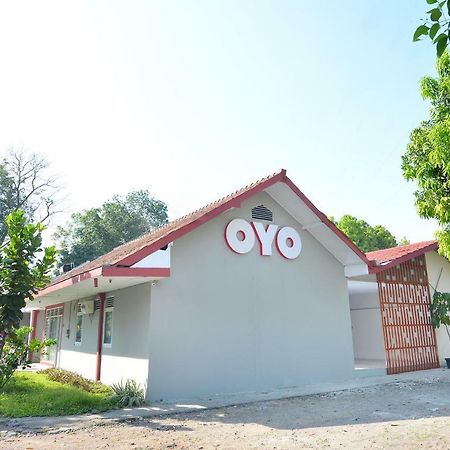 Oyo 743 Garden Guesthouse Maguwo Luaran gambar