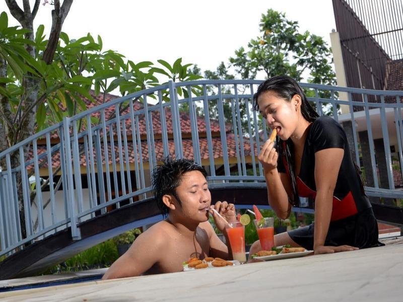 Oyo 743 Garden Guesthouse Maguwo Luaran gambar