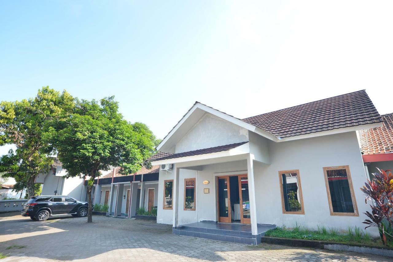 Oyo 743 Garden Guesthouse Maguwo Luaran gambar