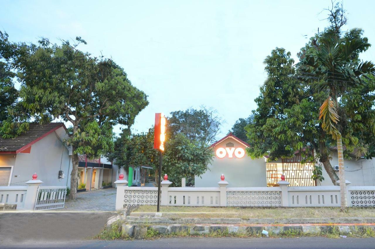 Oyo 743 Garden Guesthouse Maguwo Luaran gambar